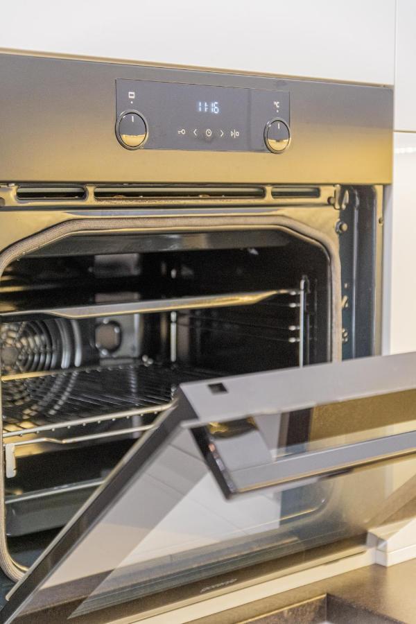 Flexible Selfcheckins 42 - Zagreb - Luxury - Garage Parking - Loggia - Brand New Apartment Bagian luar foto